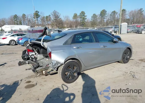 2023 Hyundai Elantra Sel z USA, uszkodzony, nr VIN 5NPLM4AG9PH118954